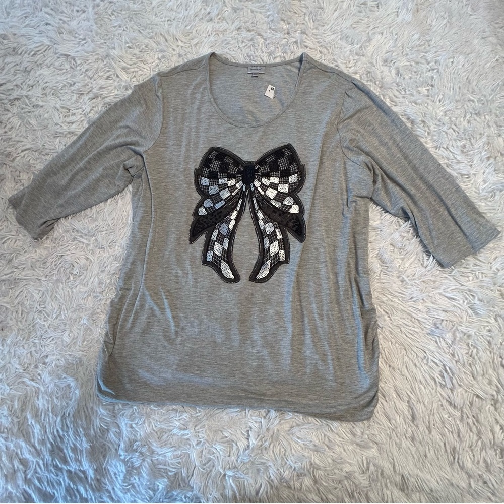 Avenue women’s grey sequins bow t-shirt, size 22 / 24